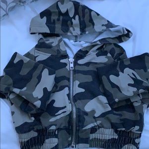 Cropped zip up hooded shirt